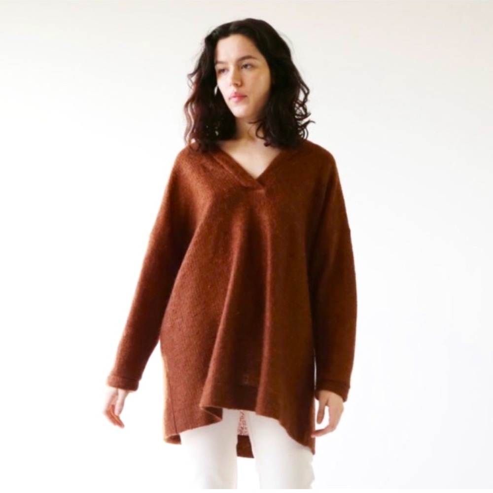 Hackwith Design House Pullover sweater. Rust. L.